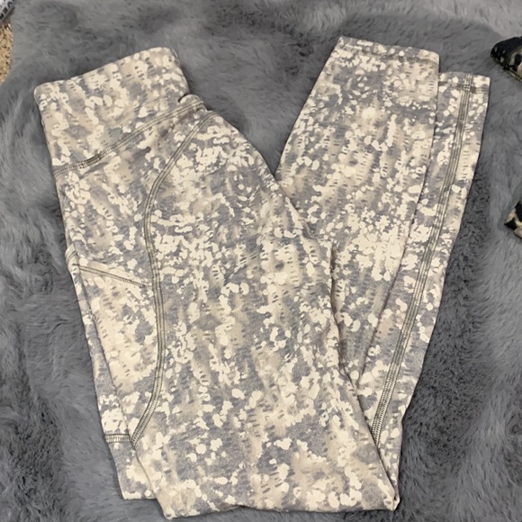 Lululemon invigorate hr tight 25” - Picture 8 of 8